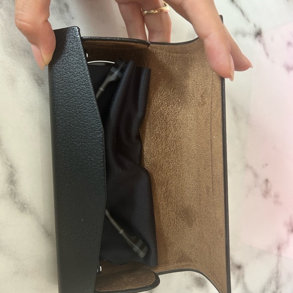 BURBERRY // AVIATOR SUNGLASSES 🖤 - Picture 5 of 8